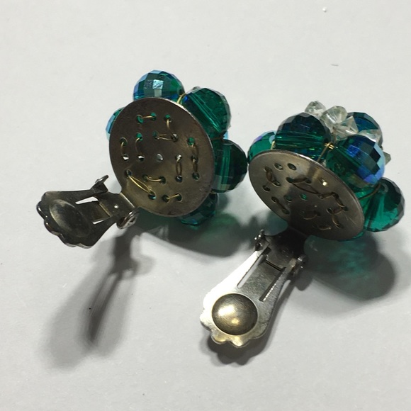 ๐ Vintage AB Cluster Clipon Earrings - Picture 6 of 8